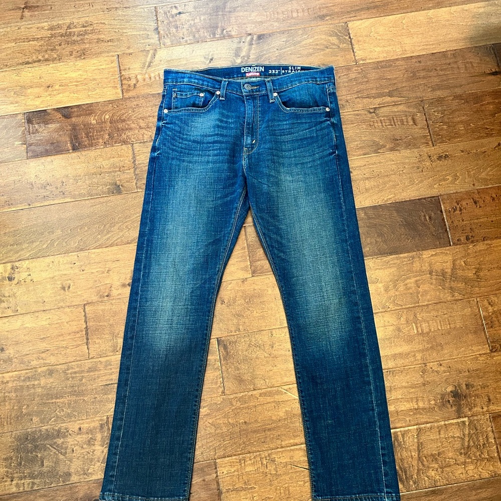 EUC Levi’s Denizen blue jeans